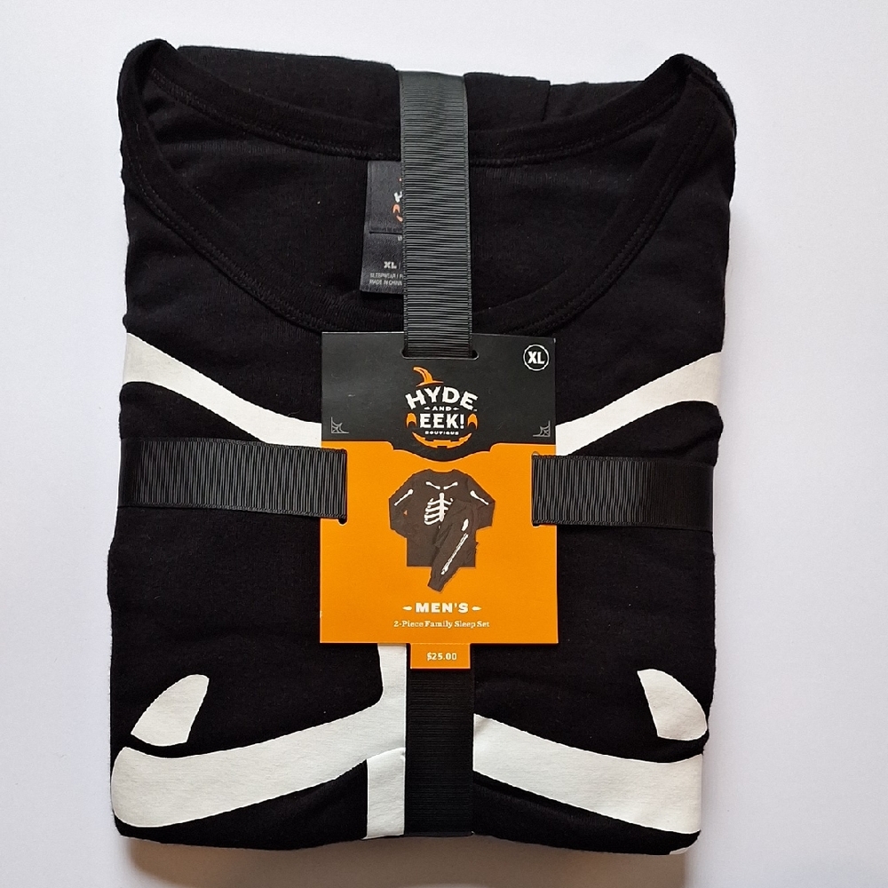 *Hyde and Eek! Men's Black and White 2 Piece Pajama Set